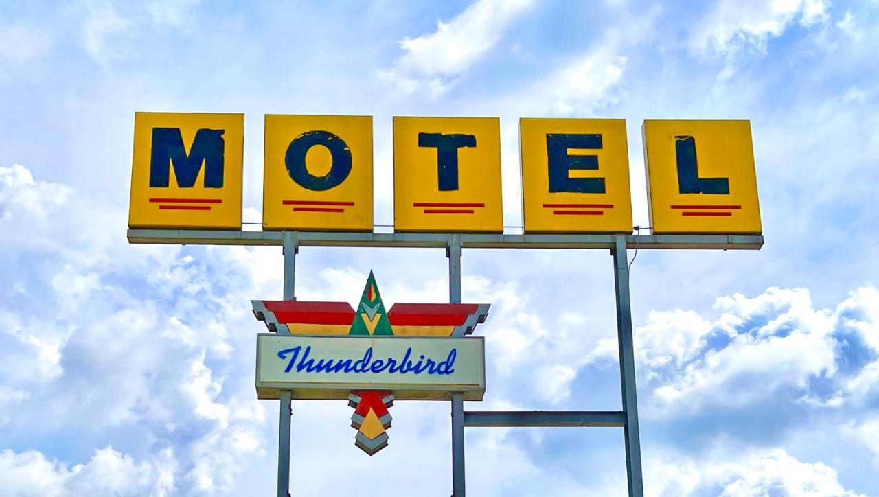 Thunderbird Motel Хилсбъро Екстериор снимка