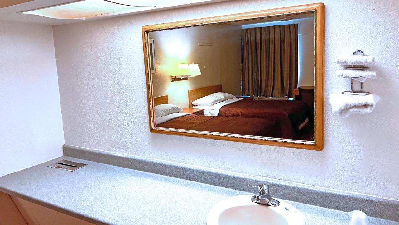 Thunderbird Motel Хилсбъро Екстериор снимка