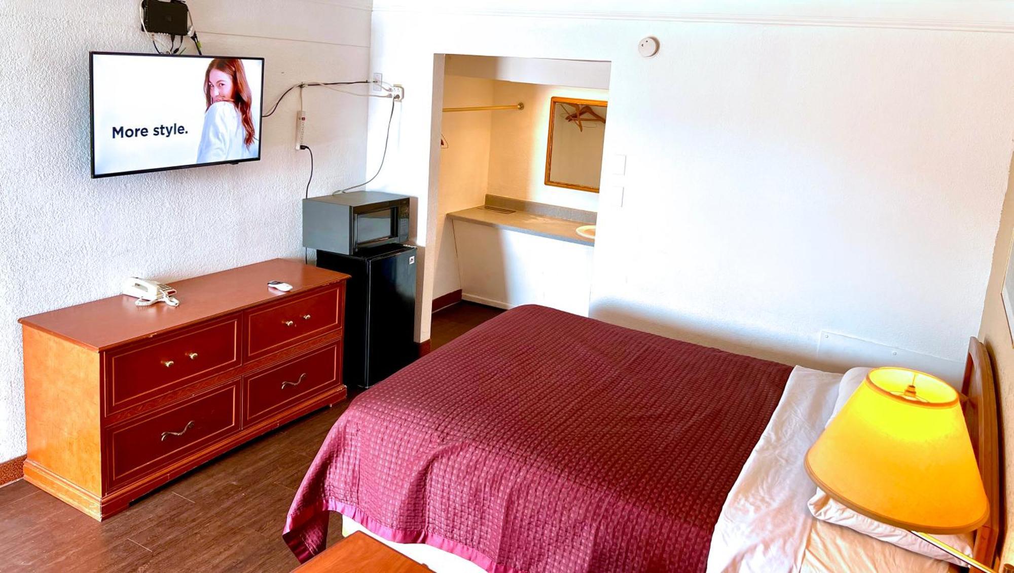Thunderbird Motel Хилсбъро Екстериор снимка