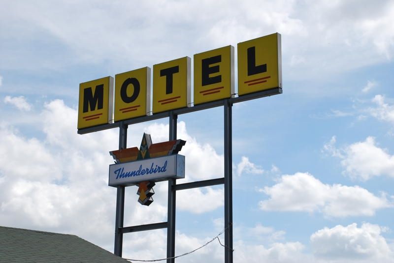 Thunderbird Motel Хилсбъро Екстериор снимка