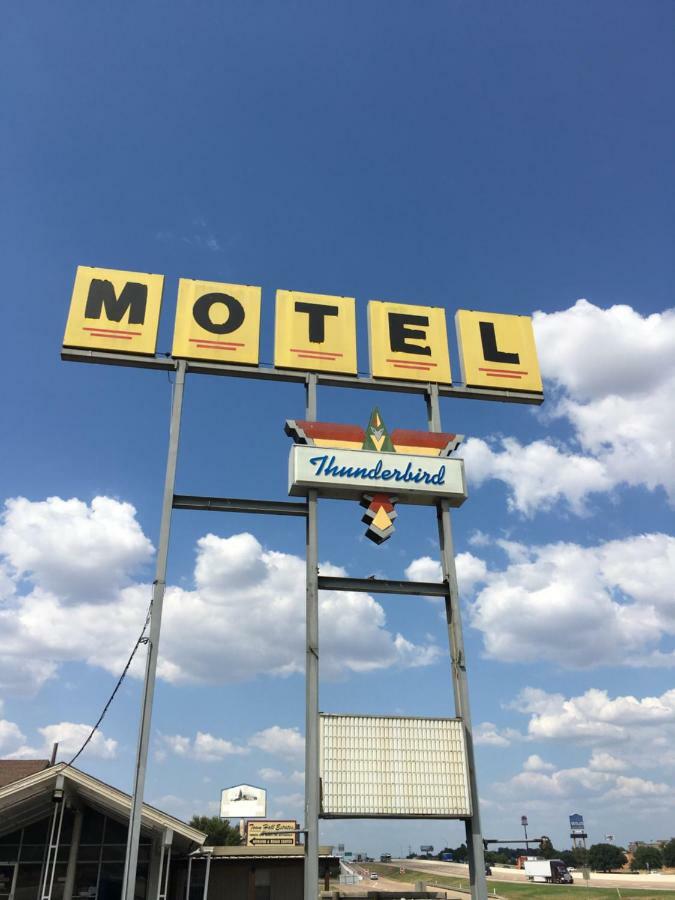 Thunderbird Motel Хилсбъро Екстериор снимка